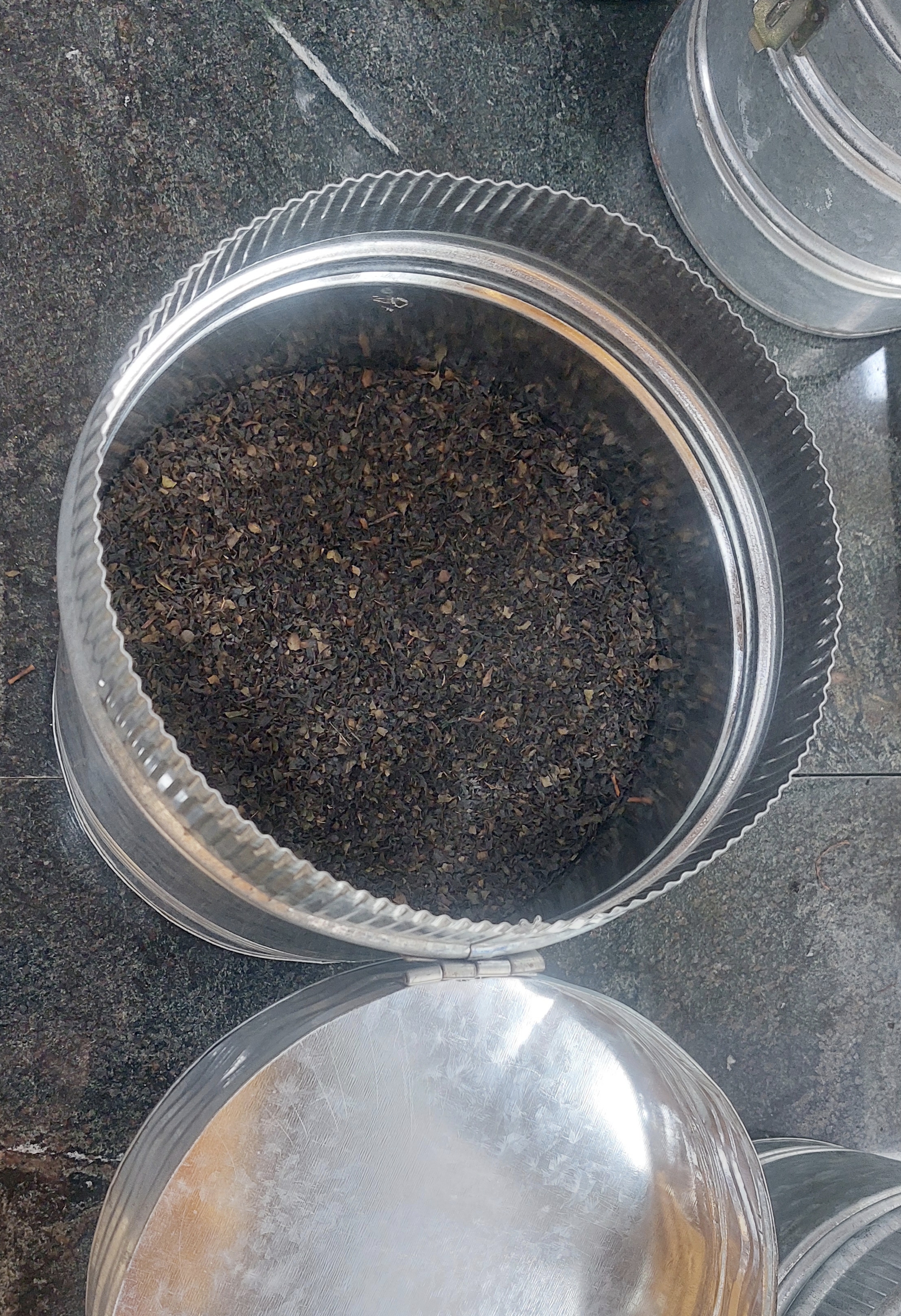 چای شکسته درجه یک لاهیجان - یک کیلویی